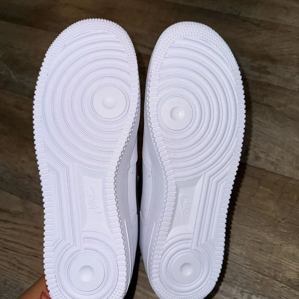 SUPREME AIR FORCE 1 - Picture 2 of 3